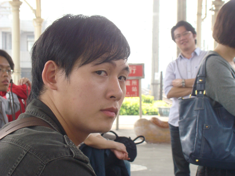 鐵道人文台中火車站月台旅客特寫2010