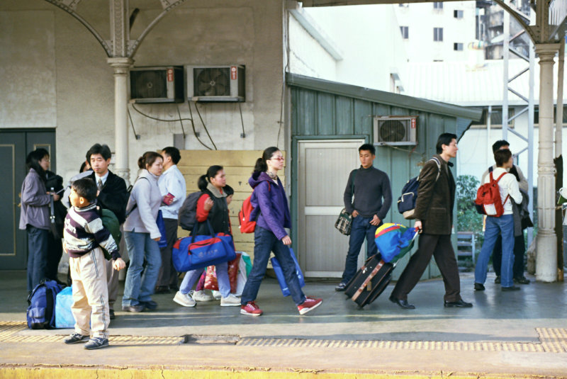 鐵道人文台中火車站月台旅客2002年之前