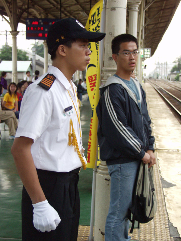 鐵道人文台中火車站月台高中糾察台中高農