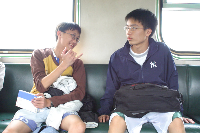 鐵道人文電車-區間車對話的旅客交談的旅客(1)2005-03-26