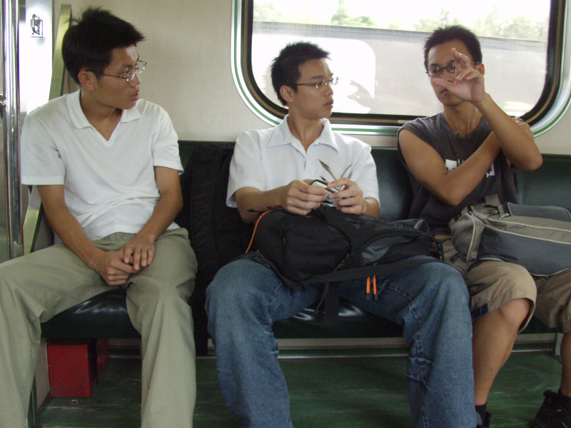 鐵道人文電車-區間車對話的旅客交談的旅客2004-09-19