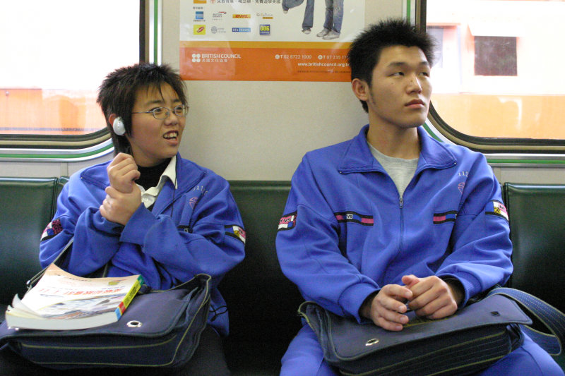 鐵道人文電車-區間車對話的旅客交談的旅客2005-03-18
