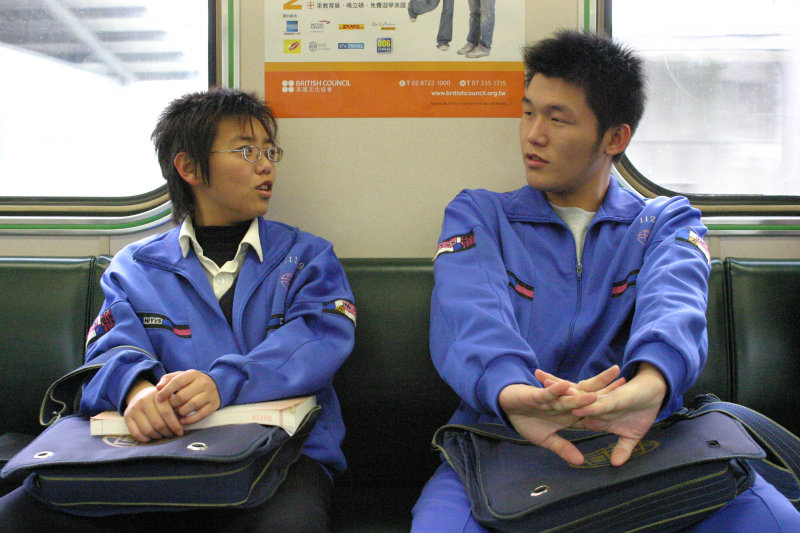 鐵道人文電車-區間車對話的旅客交談的旅客2005-03-18