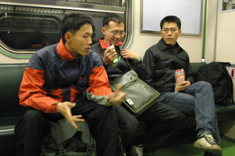 鐵道人文電車-區間車對話的旅客后里阿兵哥2005-03-04