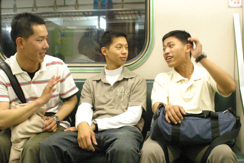 鐵道人文電車-區間車對話的旅客后里阿兵哥2005-04-15