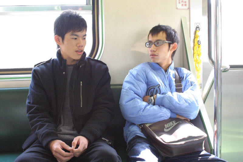 鐵道人文電車-區間車對話的旅客對話的旅客2005-01-16(2)