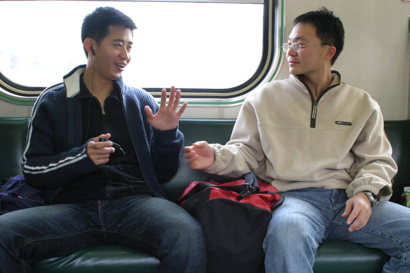 鐵道人文電車-區間車對話的旅客對話的旅客2005-02-06