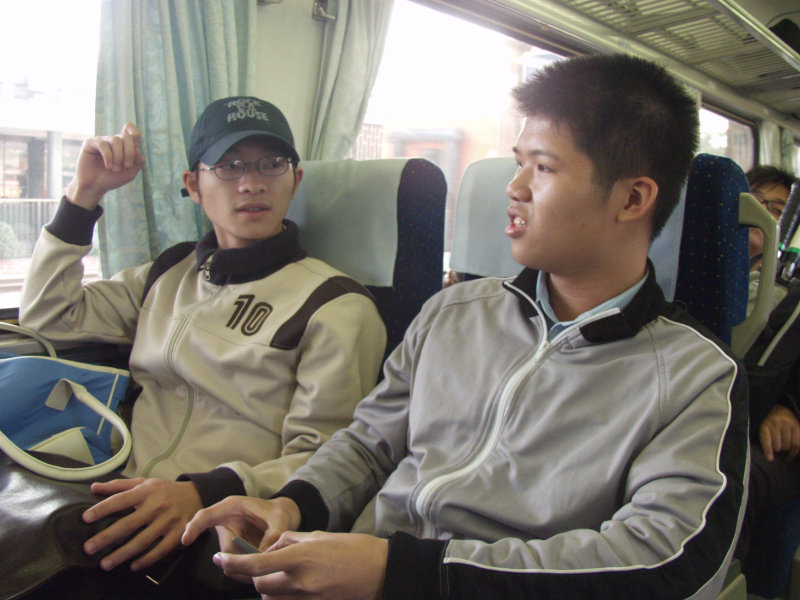 鐵道人文電車-區間車對話的旅客自強號PP交談旅客