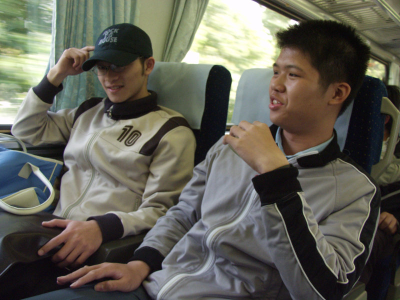 鐵道人文電車-區間車對話的旅客自強號PP交談旅客
