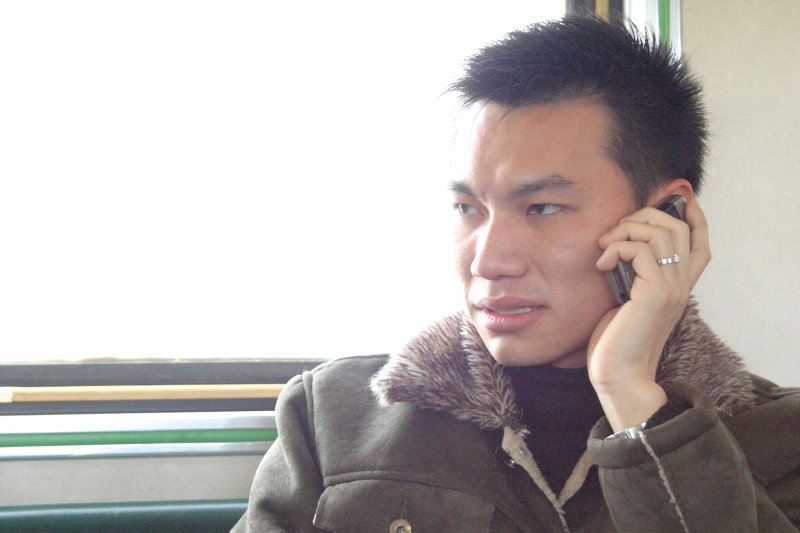 鐵道人文電車-區間車對話的旅客蘋果日報2005-03-05