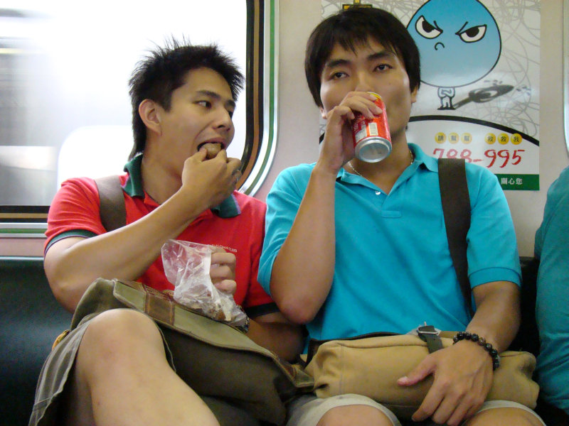 鐵道人文電車-區間車對話的旅客2007-08-04