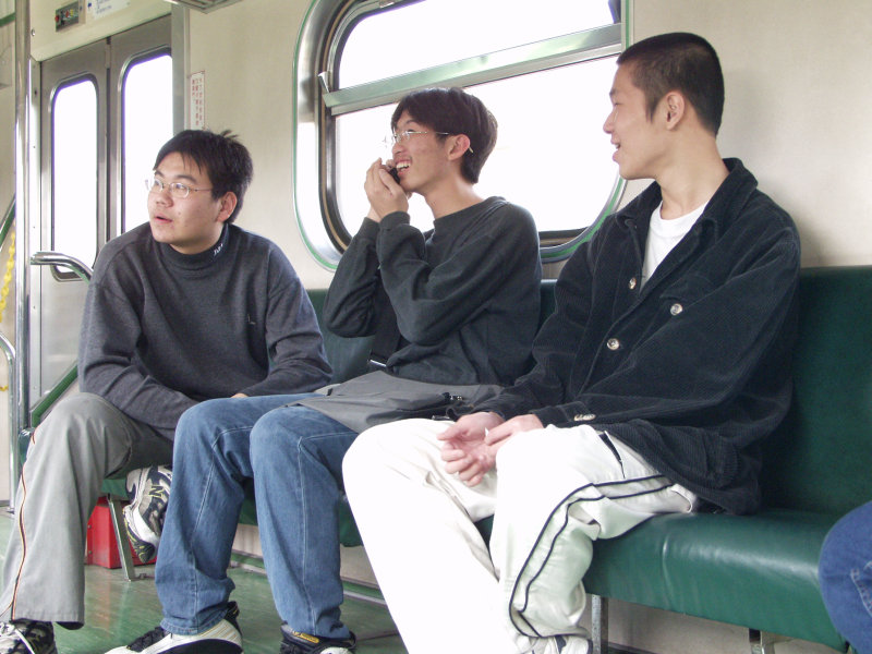 鐵道人文電車-區間車交談的旅客2002