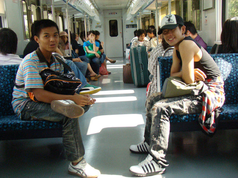 鐵道人文700型阿福電車旅客