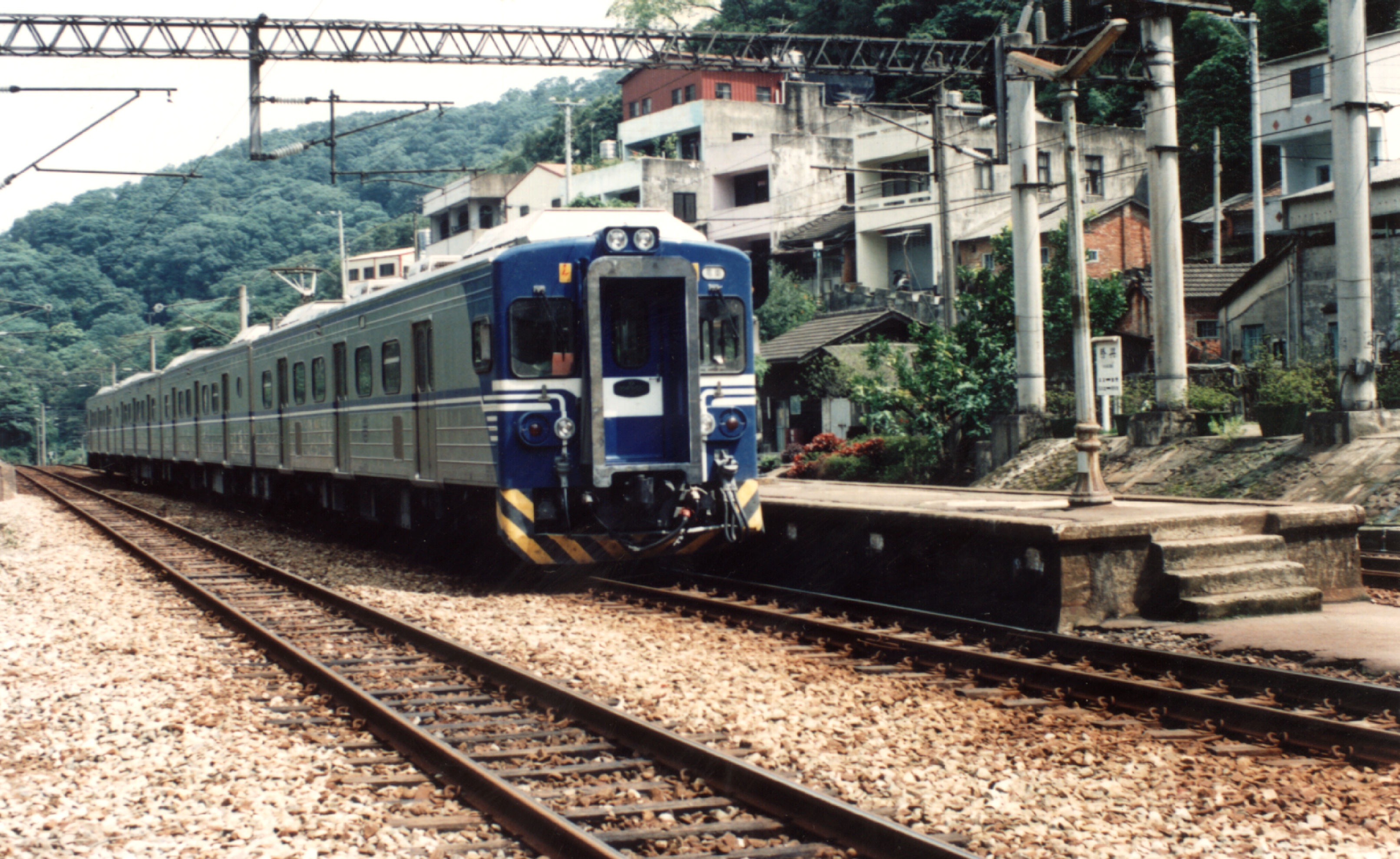 勝興車站與當時引進的區間電車