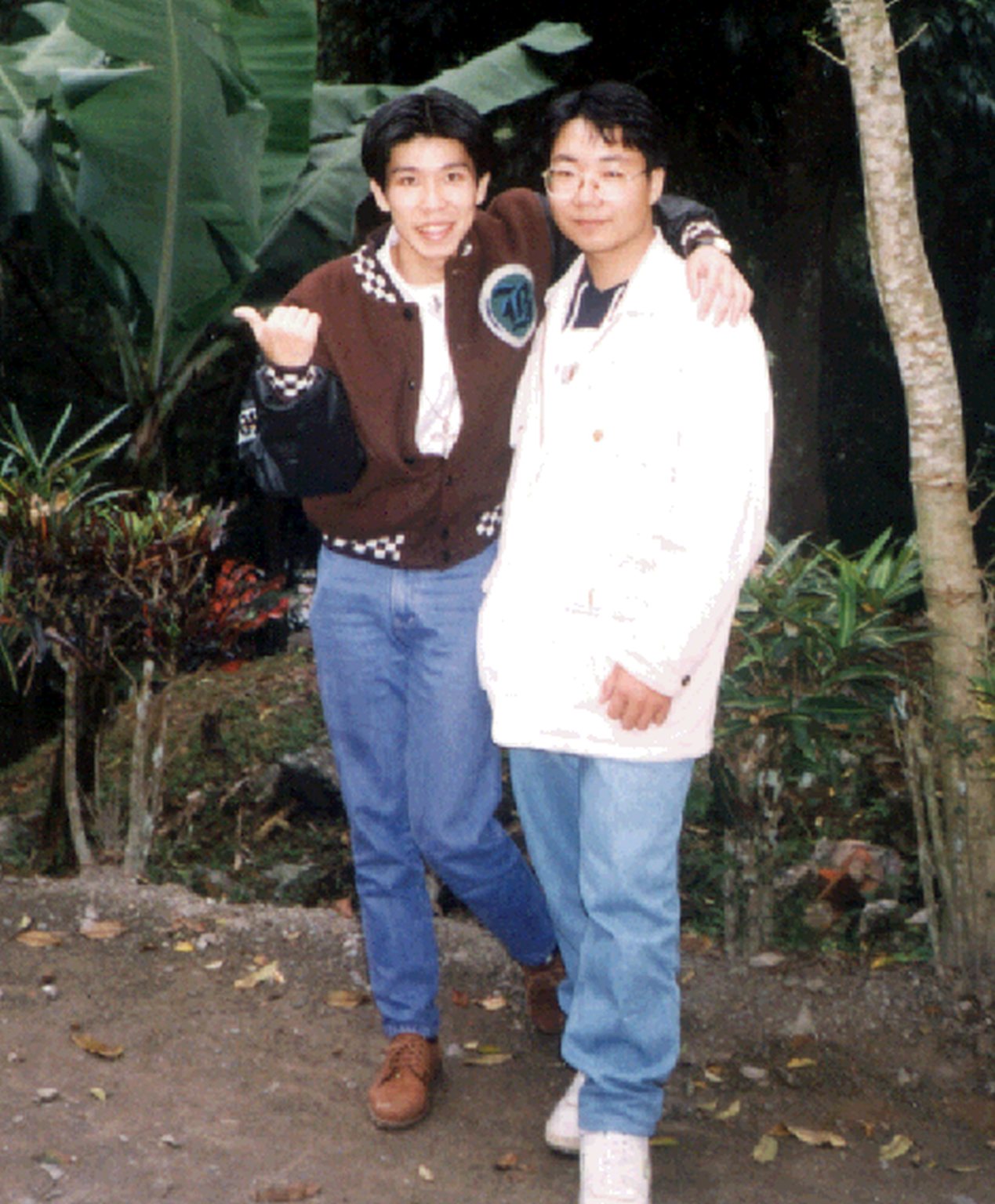 30年前帥哥照片團體合照