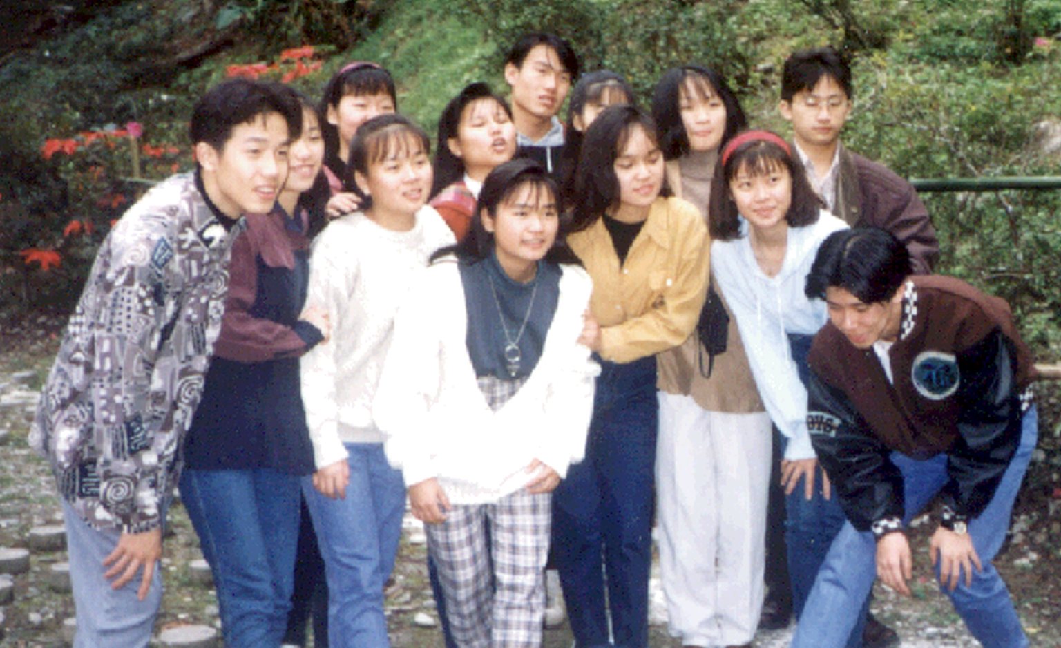 30年前帥哥照片團體合照