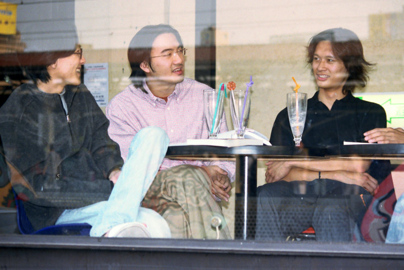 台中20號倉庫藝術特區藝術村2000年至2003年橘園經營時期咖啡廳攝影拍照型男同學會攝影照片4