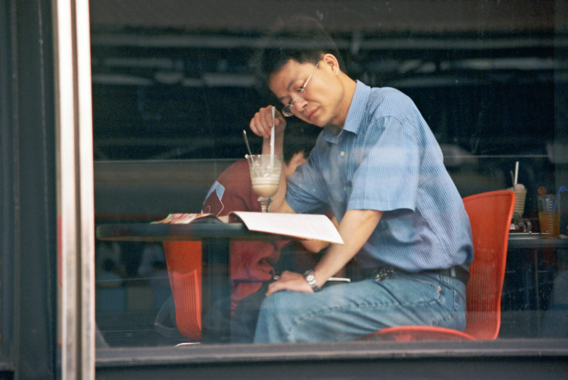 台中20號倉庫藝術特區藝術村2000年至2003年橘園經營時期咖啡廳攝影拍照聊天表情表情系列(2000-2001年)攝影照片19