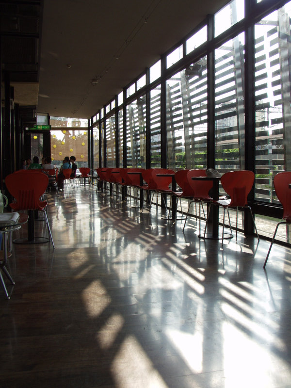 台中20號倉庫藝術特區藝術村2000年至2003年橘園經營時期夕陽的咖啡廳景緻攝影照片5