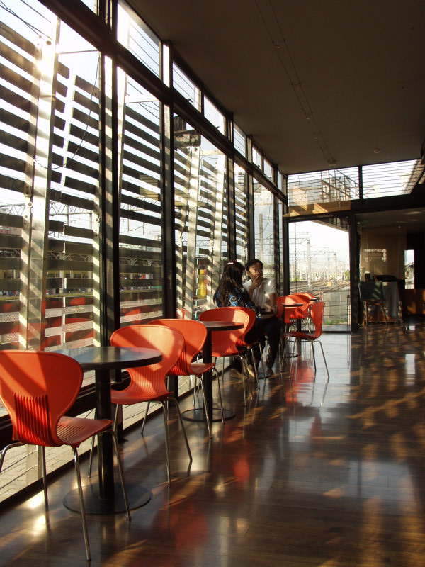 台中20號倉庫藝術特區藝術村2000年至2003年橘園經營時期夕陽的咖啡廳景緻攝影照片8