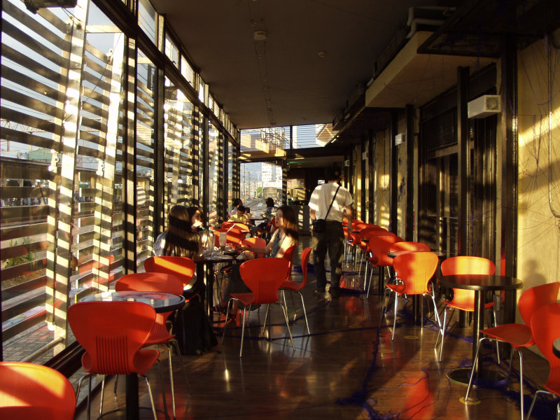 台中20號倉庫藝術特區藝術村2000年至2003年橘園經營時期夕陽的咖啡廳景緻攝影照片11