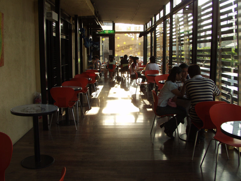 台中20號倉庫藝術特區藝術村2000年至2003年橘園經營時期夕陽的咖啡廳景緻攝影照片15
