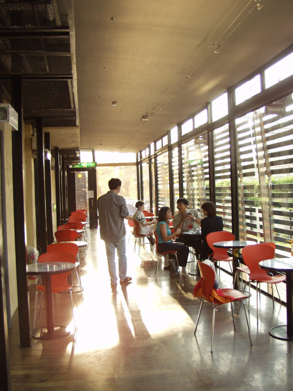 台中20號倉庫藝術特區藝術村2000年至2003年橘園經營時期夕陽的咖啡廳景緻攝影照片17