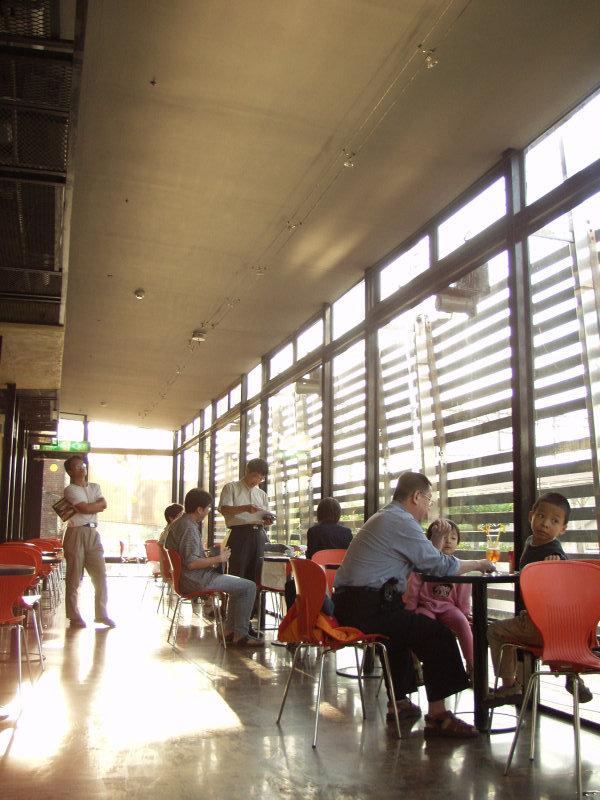台中20號倉庫藝術特區藝術村2000年至2003年橘園經營時期夕陽的咖啡廳景緻攝影照片18