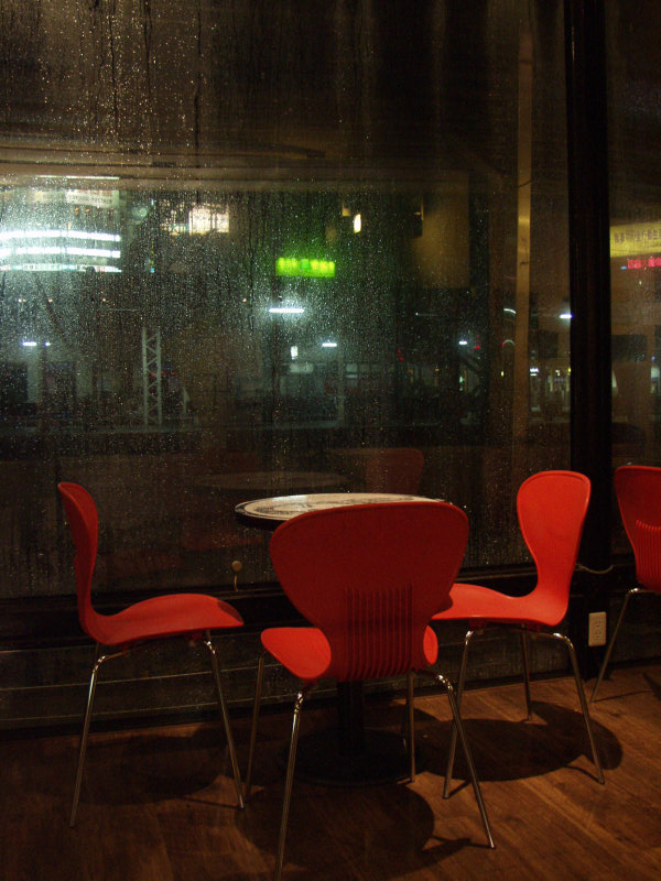 台中20號倉庫藝術特區藝術村2000年至2003年橘園經營時期夜晚的咖啡廳景緻攝影照片17