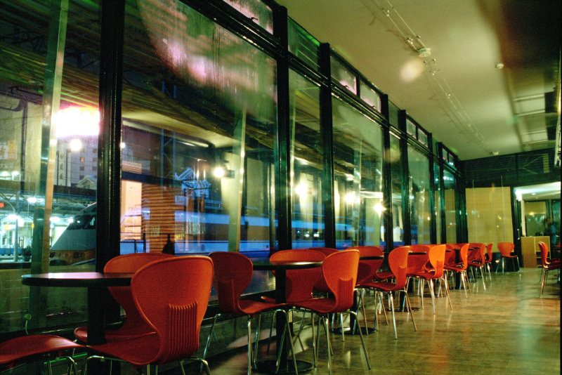 台中20號倉庫藝術特區藝術村2000年至2003年橘園經營時期夜晚的咖啡廳景緻攝影照片28