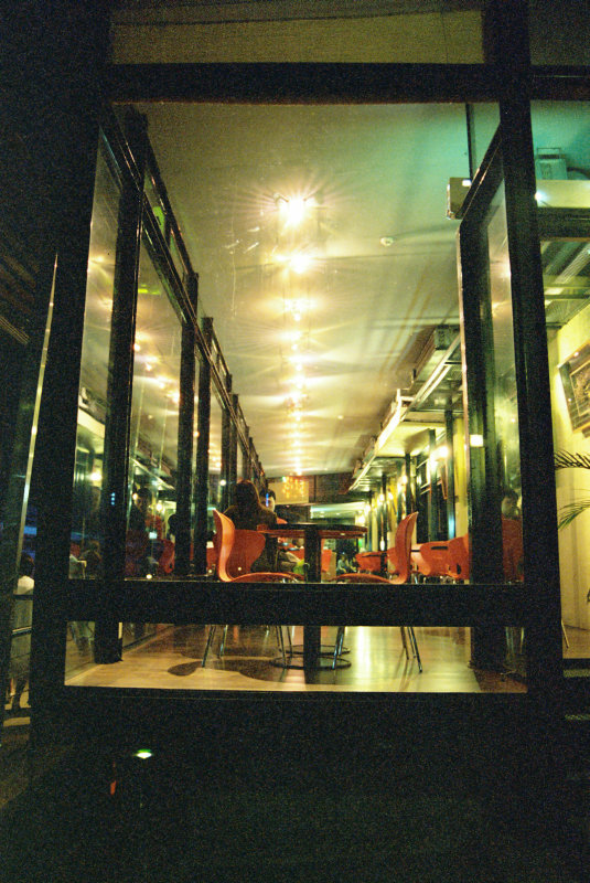 台中20號倉庫藝術特區藝術村2000年至2003年橘園經營時期夜晚的咖啡廳景緻攝影照片30
