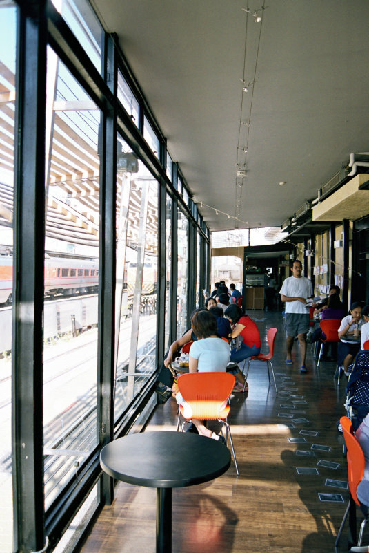 台中20號倉庫藝術特區藝術村2000年至2003年橘園經營時期白天的咖啡廳景緻攝影照片2