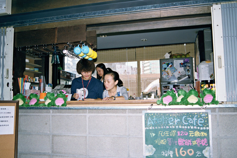台中20號倉庫藝術特區藝術村2000年至2003年橘園經營時期白天的咖啡廳景緻攝影照片4