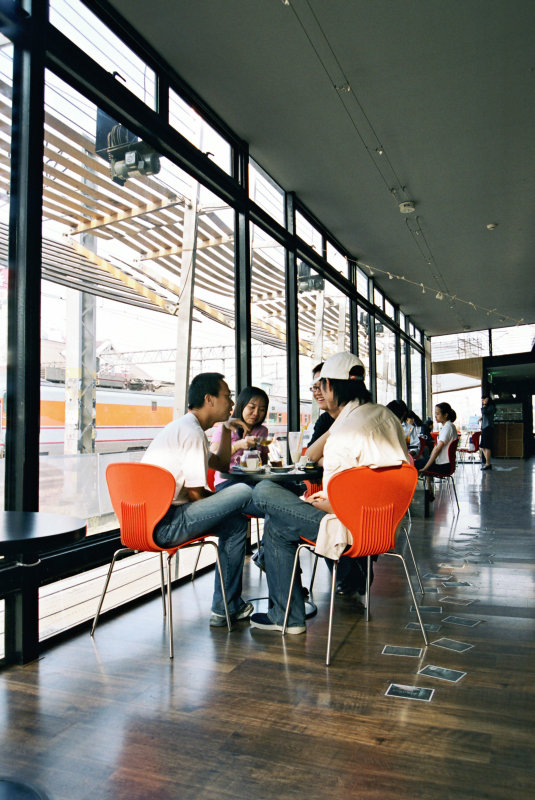 台中20號倉庫藝術特區藝術村2000年至2003年橘園經營時期白天的咖啡廳景緻攝影照片5