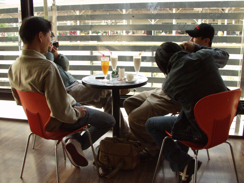 台中20號倉庫藝術特區藝術村2000年至2003年橘園經營時期白天的咖啡廳景緻攝影照片19