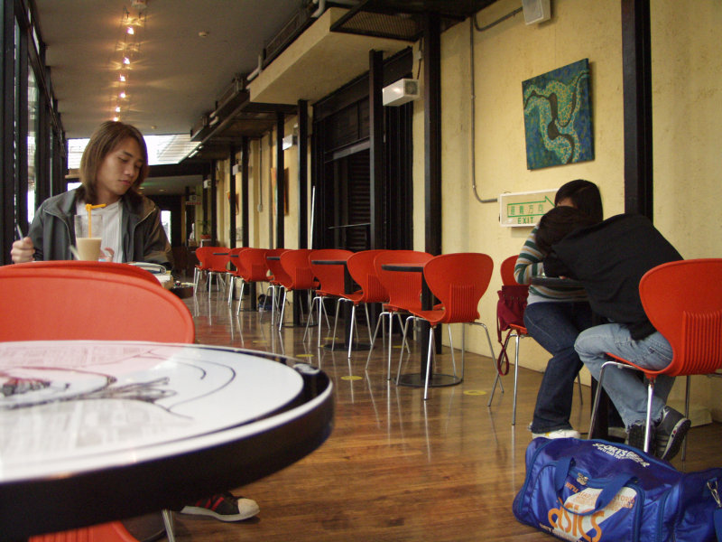 台中20號倉庫藝術特區藝術村2000年至2003年橘園經營時期白天的咖啡廳景緻攝影照片26