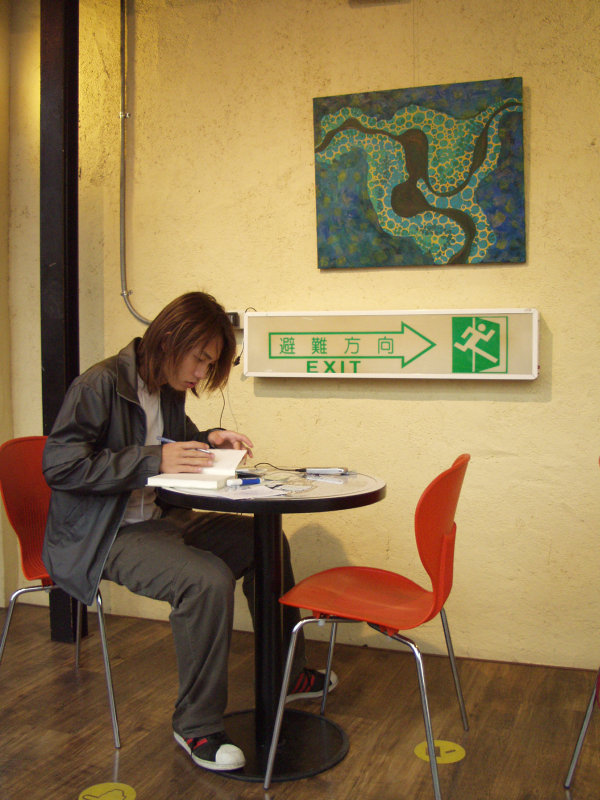 台中20號倉庫藝術特區藝術村2000年至2003年橘園經營時期白天的咖啡廳景緻攝影照片29