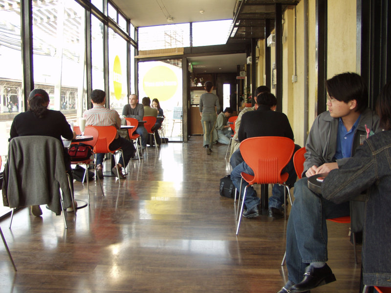台中20號倉庫藝術特區藝術村2000年至2003年橘園經營時期白天的咖啡廳景緻攝影照片33