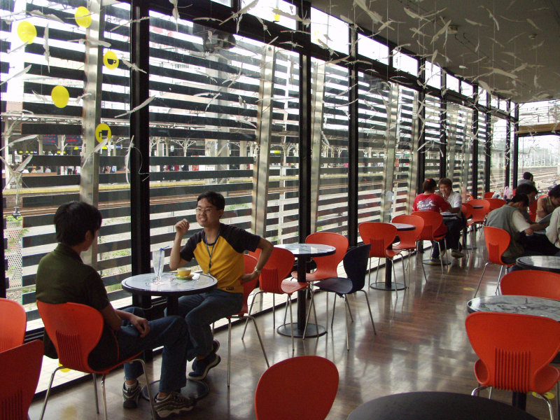 台中20號倉庫藝術特區藝術村2000年至2003年橘園經營時期白天的咖啡廳景緻攝影照片39