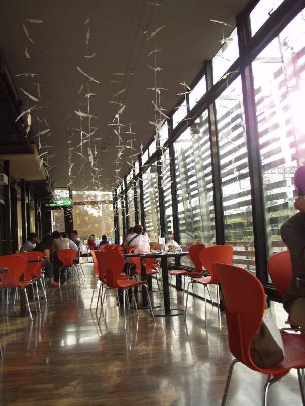 台中20號倉庫藝術特區藝術村2000年至2003年橘園經營時期白天的咖啡廳景緻攝影照片40