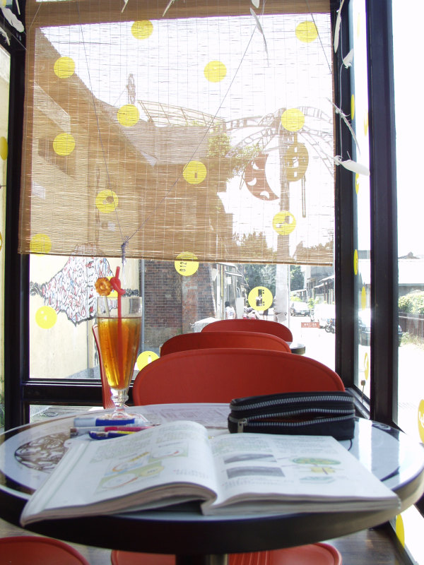 台中20號倉庫藝術特區藝術村2000年至2003年橘園經營時期白天的咖啡廳景緻攝影照片44