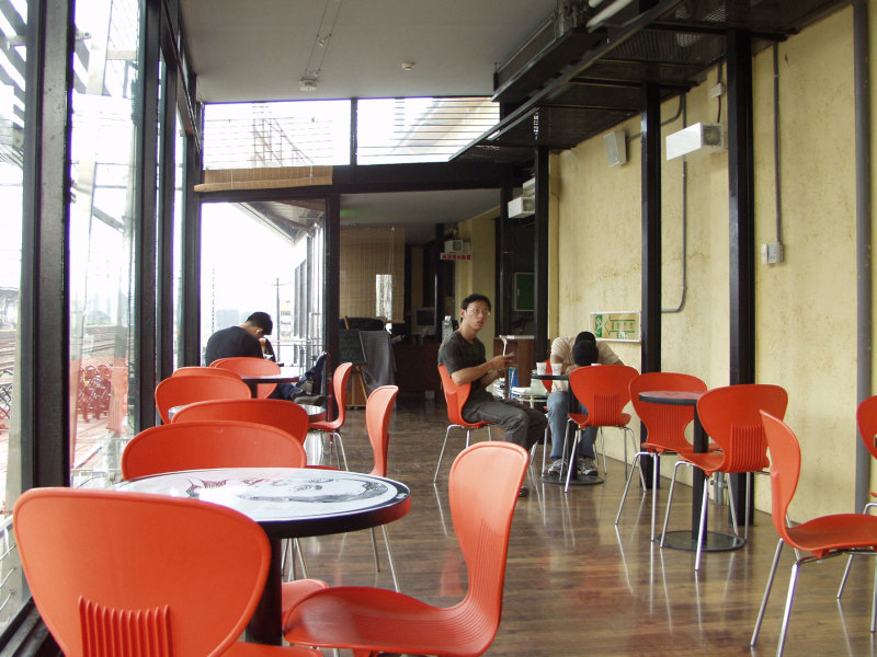 台中20號倉庫藝術特區藝術村2000年至2003年橘園經營時期白天的咖啡廳景緻攝影照片52