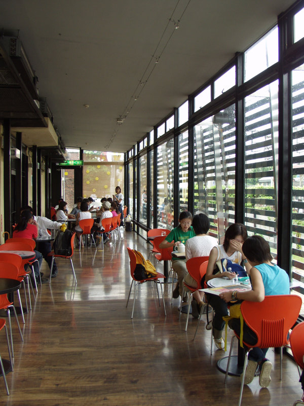台中20號倉庫藝術特區藝術村2000年至2003年橘園經營時期白天的咖啡廳景緻攝影照片55
