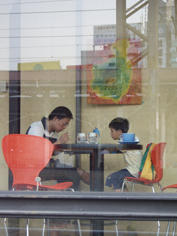 台中20號倉庫藝術特區藝術村2000年至2003年橘園經營時期白天的咖啡廳景緻攝影照片69