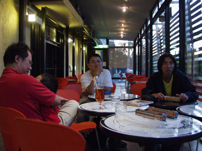 台中20號倉庫藝術特區藝術村2000年至2003年橘園經營時期白天的咖啡廳景緻攝影照片73