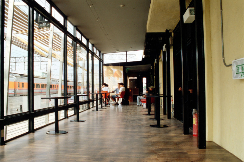 台中20號倉庫藝術特區藝術村2000年至2003年橘園經營時期白天的咖啡廳景緻攝影照片87