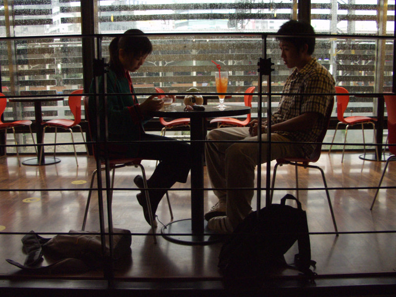 台中20號倉庫藝術特區藝術村2000年至2003年橘園經營時期雨天的咖啡廳攝影照片9