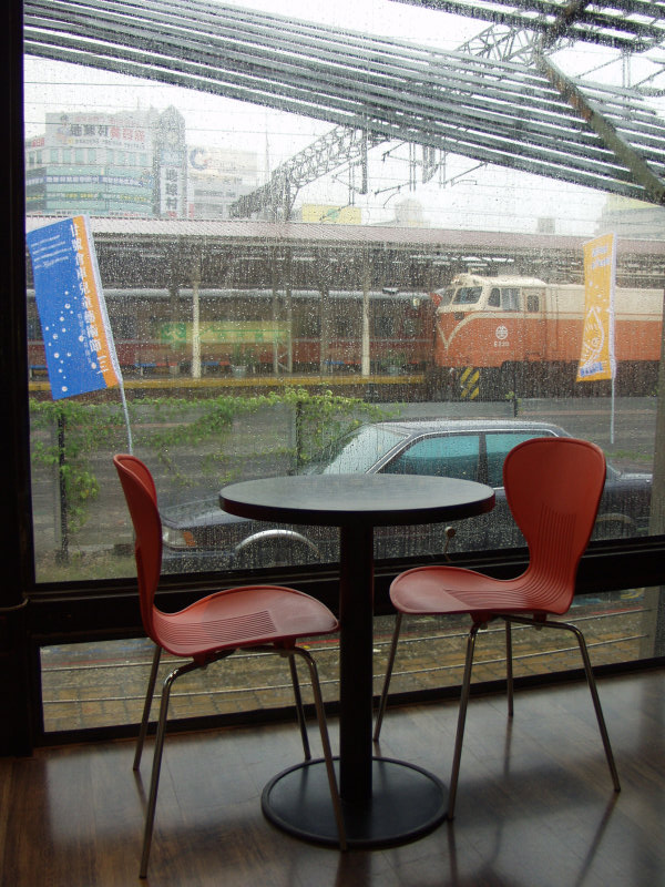 台中20號倉庫藝術特區藝術村2000年至2003年橘園經營時期雨天的咖啡廳攝影照片13