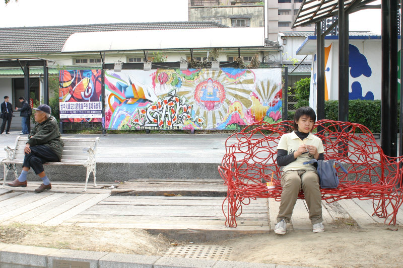 台中20號倉庫藝術特區藝術村2003年至2006年加崙工作室(大開劇團)時期王振瑋裝置藝術座椅攝影照片7