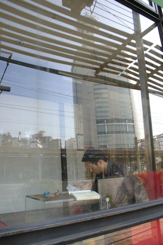 台中20號倉庫藝術特區藝術村2003年至2006年加崙工作室(大開劇團)時期白天的咖啡廳景緻攝影照片10